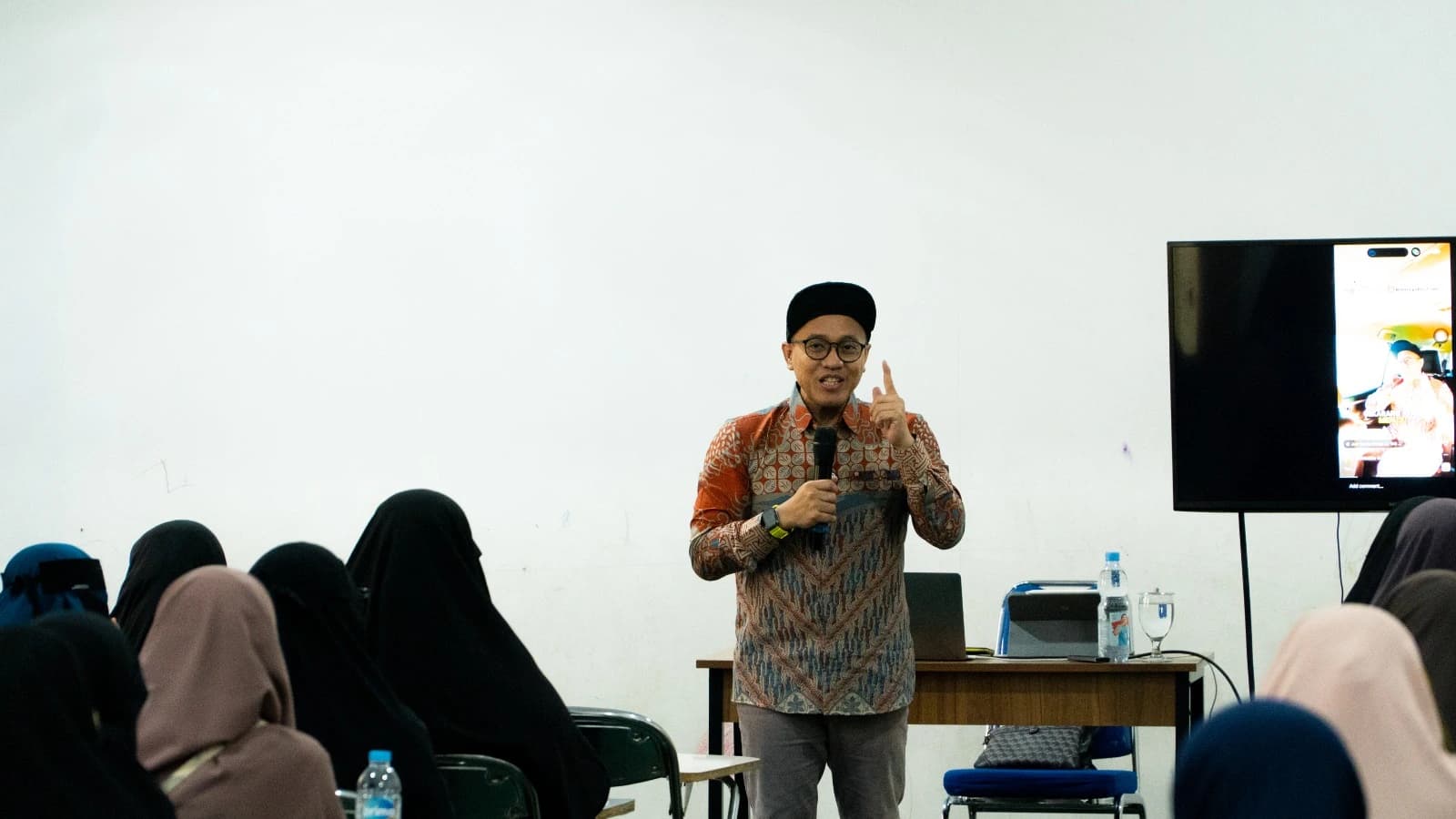 Rahasia Mengubah HP Menjadi Mesin Penghasilan untuk Ibu Rumah Tangga ala SDBI